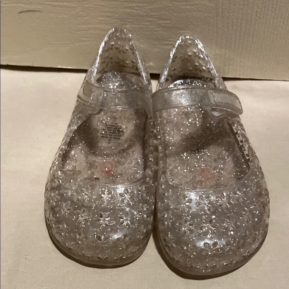Silver Dress Shoes with Glittery Design and Rounded Toe
